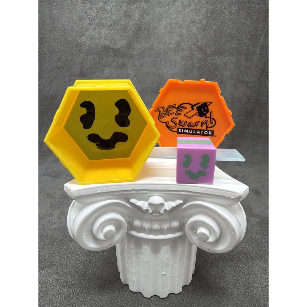 Bee Swarm Simulator Mini Series 1 Gummy Bee Figure & Comb